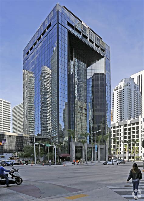 1200 brickell avenue office building.